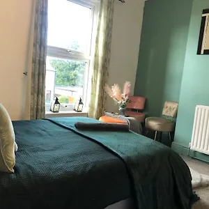 Golden Woodhouse 2 Bedroomed Villa Sheffield